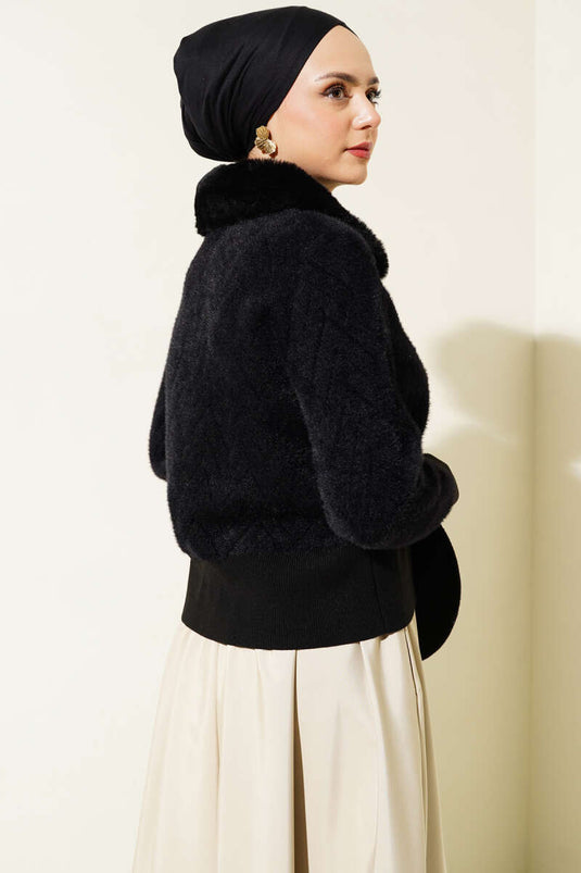 Veste courte noire à col en fourrure et fermeture éclair