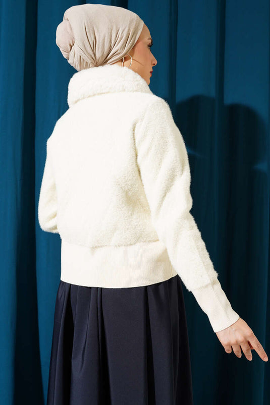 Veste courte zippée à col en fourrure couleur vanille