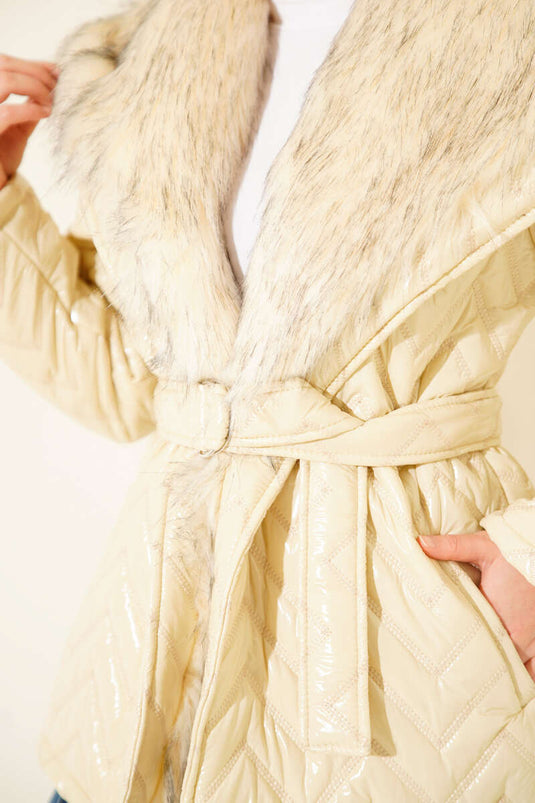 Yakası Kürklü Parlak Mont Krem