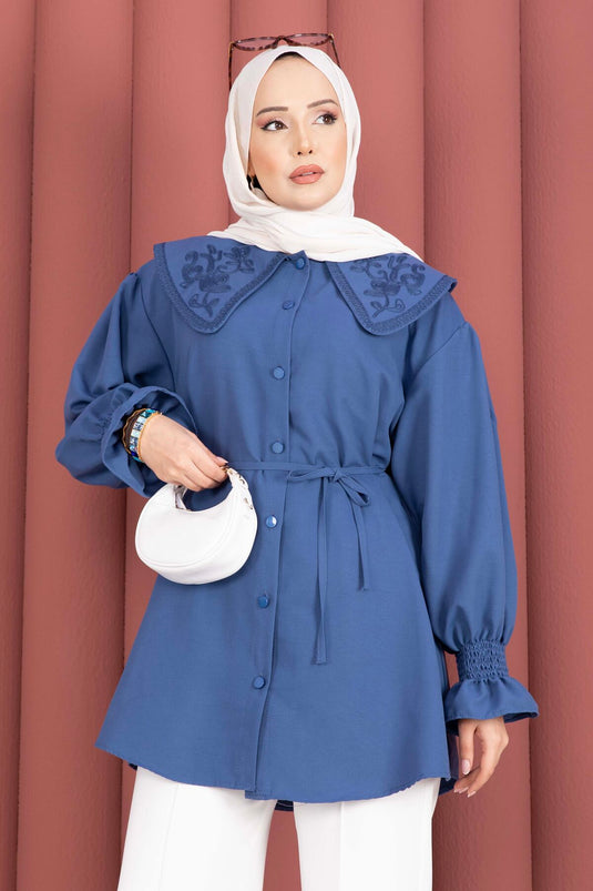 Tunique indigo avec col brodé et ceinture à nouer