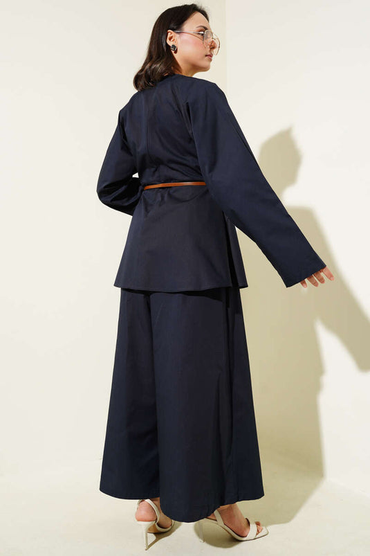 بدلة بوبلين مكونة من قطعتين مع ياقة مدببة وحزام، أزرق داكن