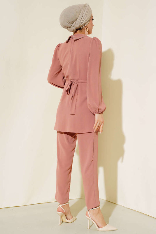 مسحوق بدلة مزدوجة بتفاصيل حجرية