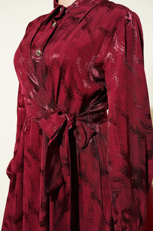 Robe jacquard bordeaux à boutons et nouée sur le côté