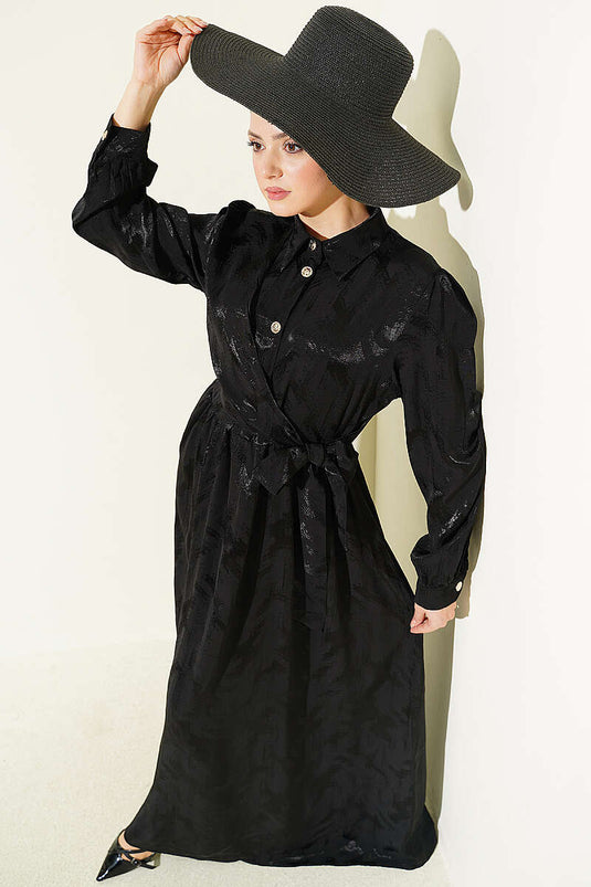 Robe jacquard noire à boutons avec lien au cou