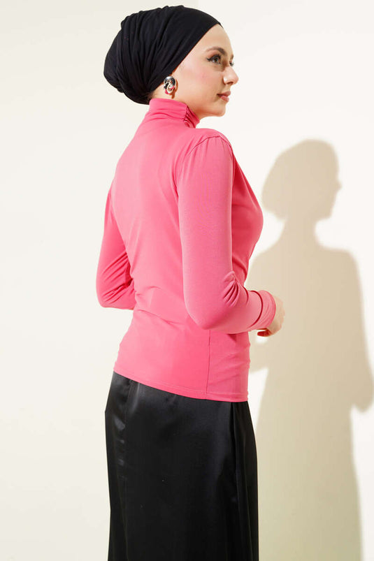 Chemisier Sandy à col roulé froncé sur le côté, rose poudré