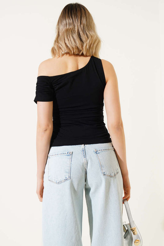 Blusa negra de manga sencilla con fruncido lateral