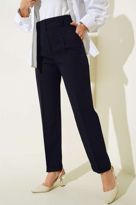 بنطلون بساقين وجيب جانبي وتفاصيل طيات باللون الأزرق الداكن