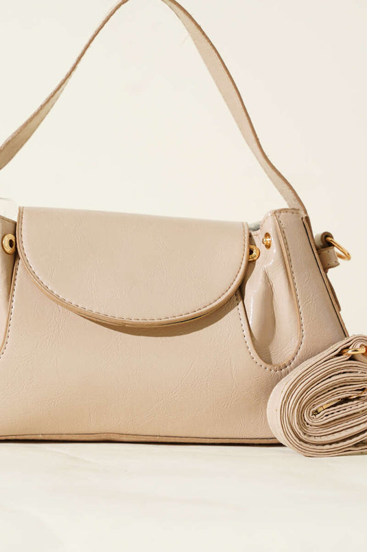 حقيبة جلدية لامعة بزر جانبي، بيج