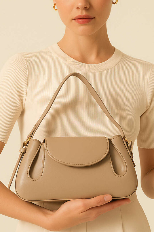 حقيبة جلدية لامعة بزر جانبي، بيج