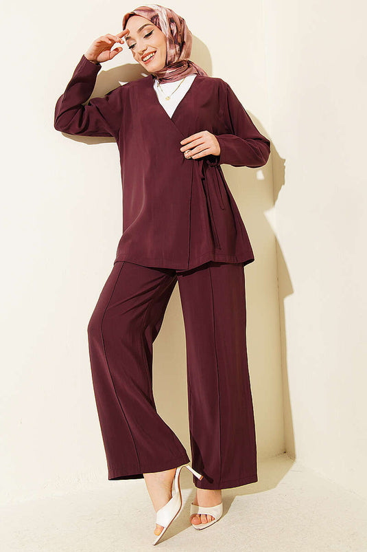 Ensemble double en modal bordeaux avec boutons latéraux et lien