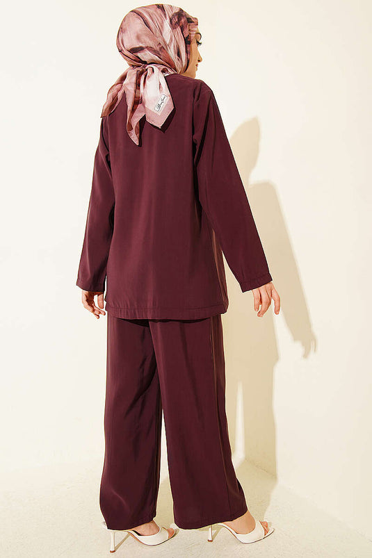 Ensemble double en modal bordeaux avec boutons latéraux et lien