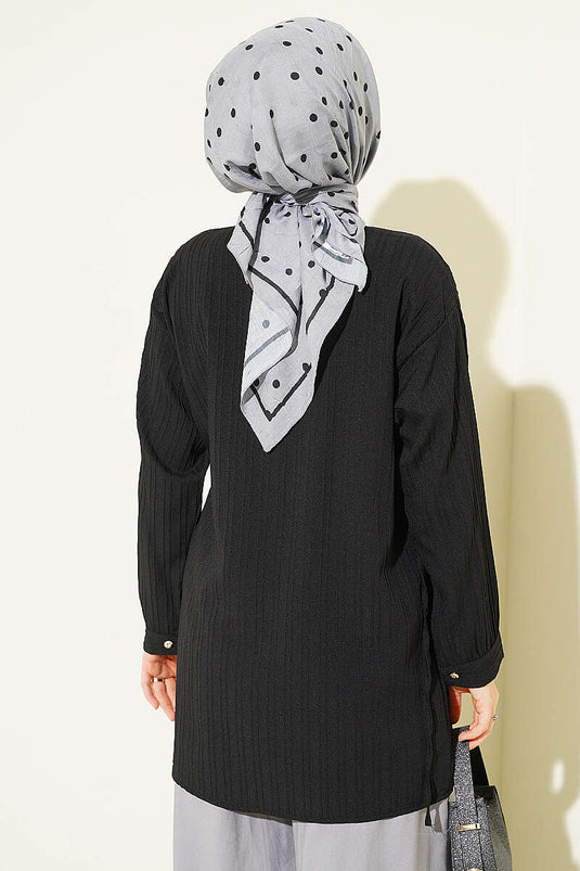 Chemise Noire Avec Détail De Nœud Sur Le Côté
