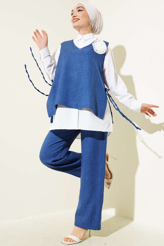 Costume trois pièces bleu avec gilet à cordon de serrage latéral