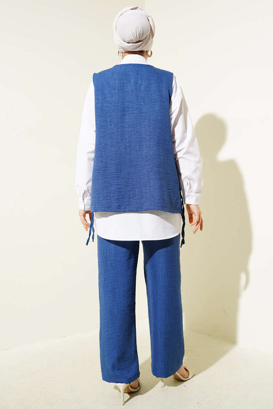 Costume trois pièces bleu avec gilet à cordon de serrage latéral