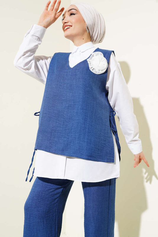 Costume trois pièces bleu avec gilet à cordon de serrage latéral