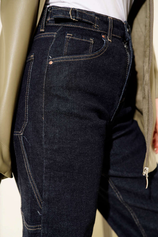 Jean mom avec boucle de ceinture latérale en bleu marine