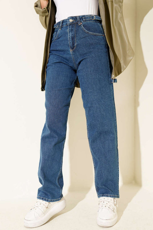 بنطال جينز مود موم بحزام جانبي ذو إبزيم باللون الأزرق