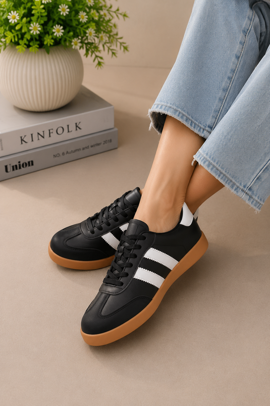 Baskets de sport noires avec détail de bande latérale Yan