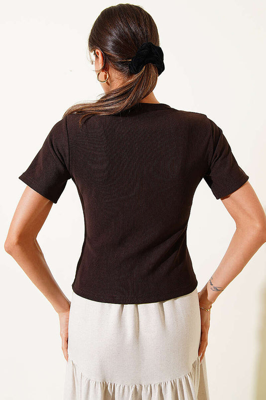 Blusa a maniche corte con fibbia laterale, marrone