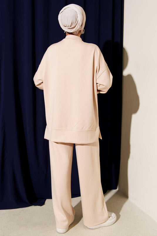 طقم لويشا من قطعتين بتفاصيل فتحة جانبية، لون بيج