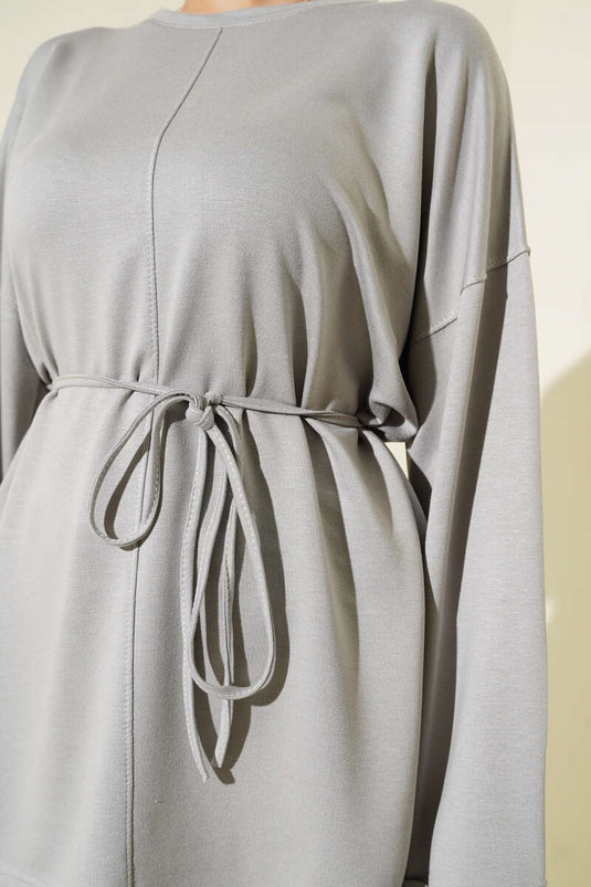 تونيك رمادي بأكمام مزدوجة وفتحة جانبية