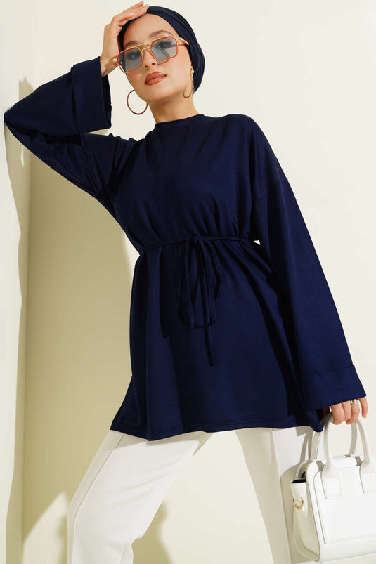 تونيك أزرق داكن بفتحة جانبية وأكمام مزدوجة
