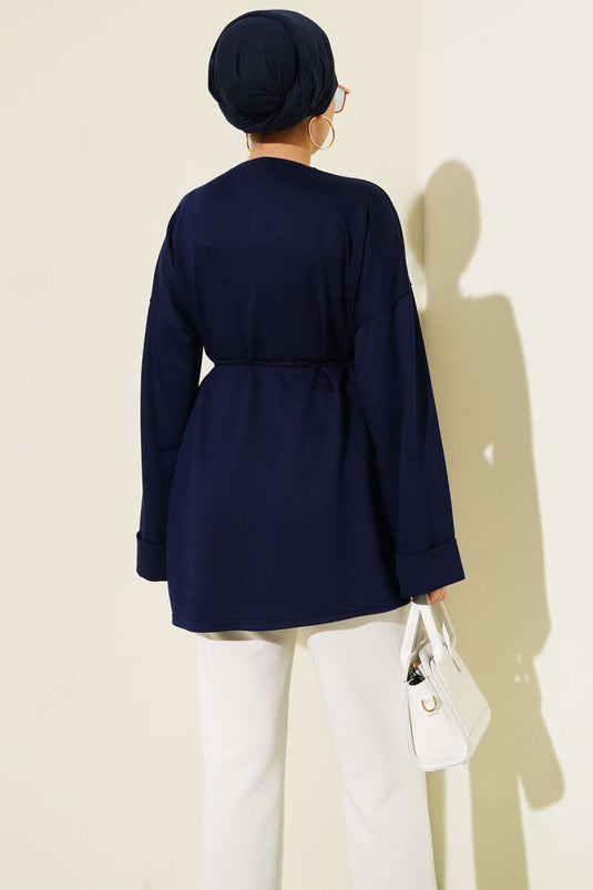 تونيك أزرق داكن بفتحة جانبية وأكمام مزدوجة