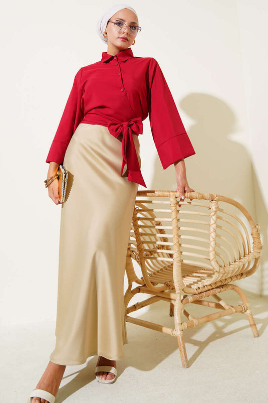 قميص قصير مع ربطة جانبية، لون عنابي