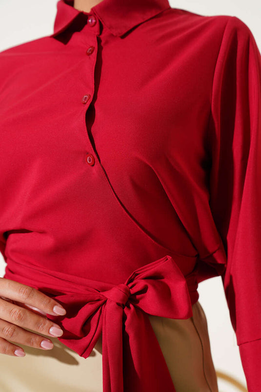 قميص قصير مع ربطة جانبية، لون عنابي