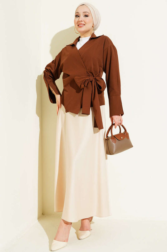 بلوزة برباط جانبي بني