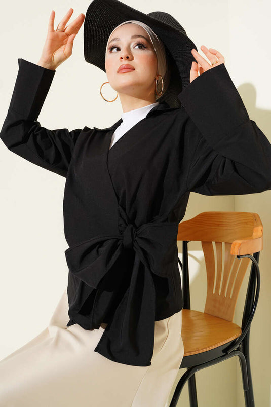 Blouse noire à nouer sur le côté