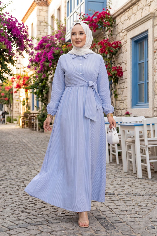 Robe modeste à rayures avec nouage latéral indigo