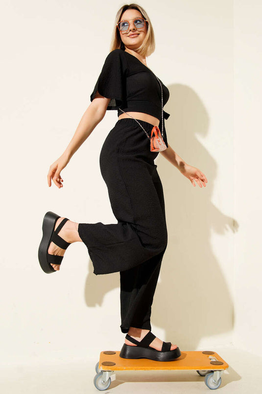 طقم قصير مزدوج برباط جانبي أسود