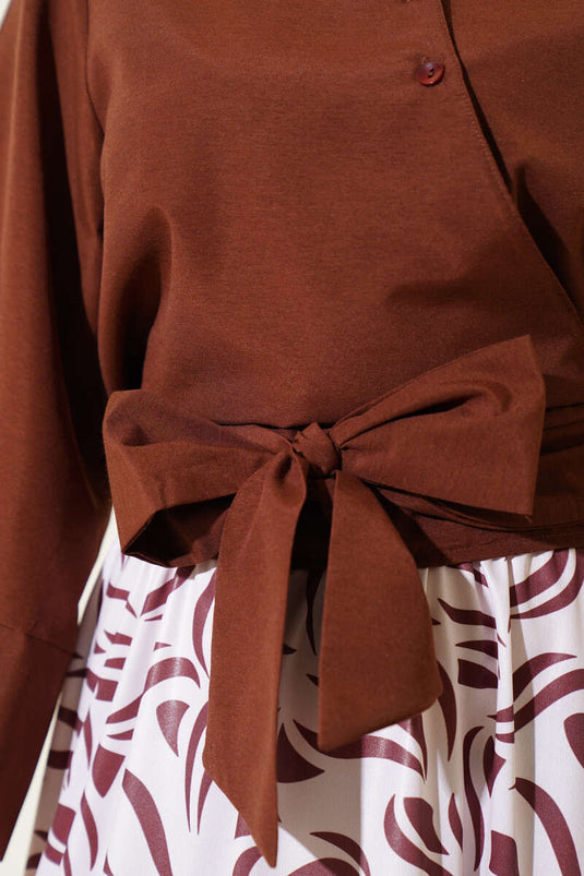 بدلة من قطعتين برباط جانبي وتنورة بنية اللون