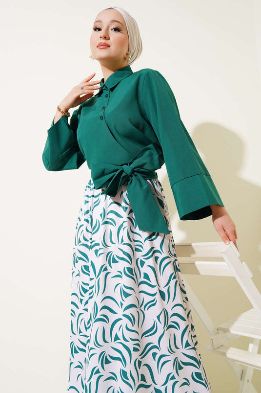 Traje de dos piezas con falda y lazo lateral color esmeralda