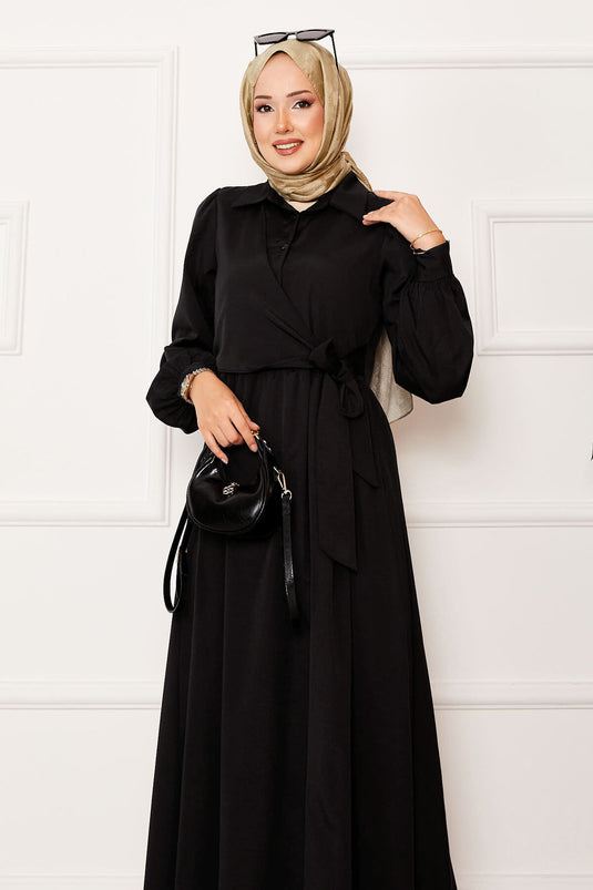 Robe chemise noire à col noué sur le côté