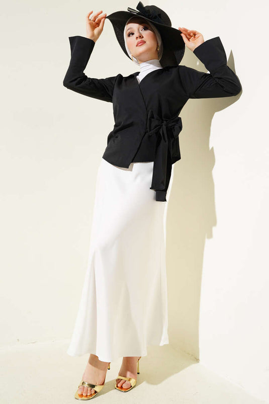 Chemise courte noire à nouer sur le côté