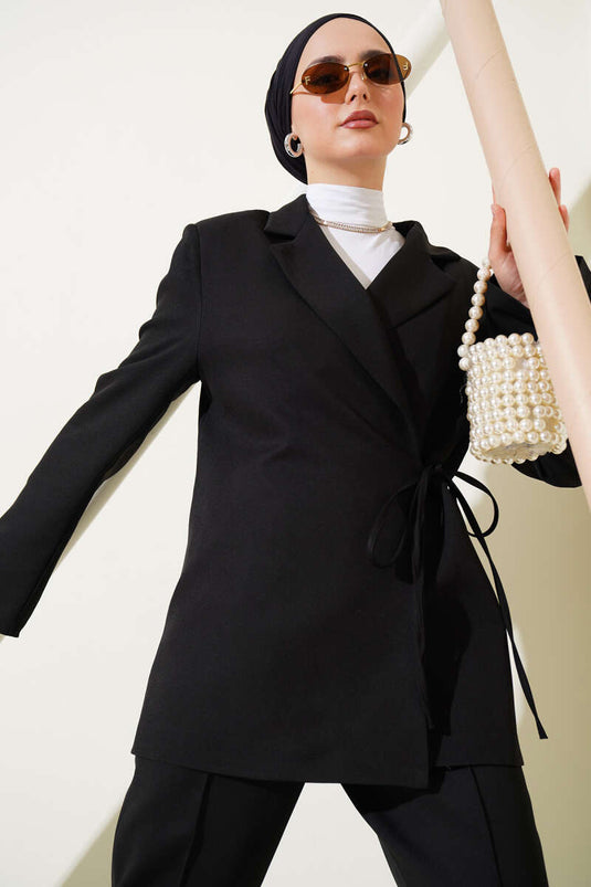 Veste noire à double boutonnage et fermeture latérale