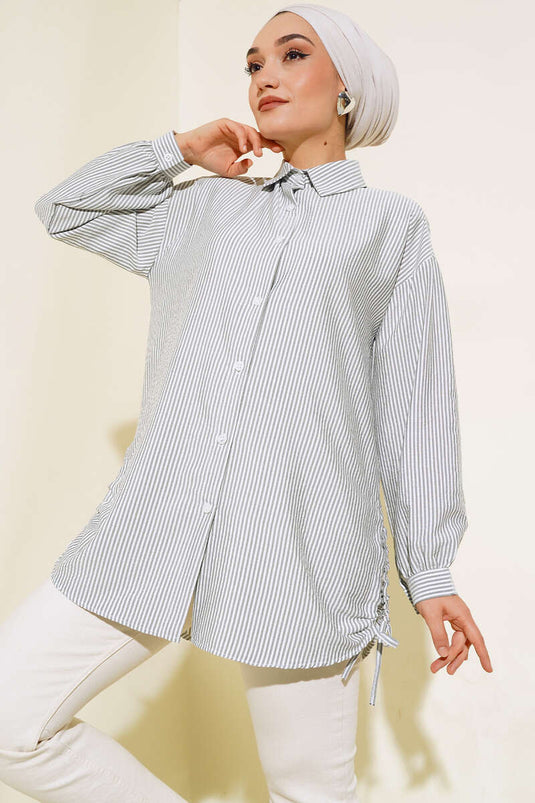 قميص مخطط بتجمع جانبي باللون الرمادي