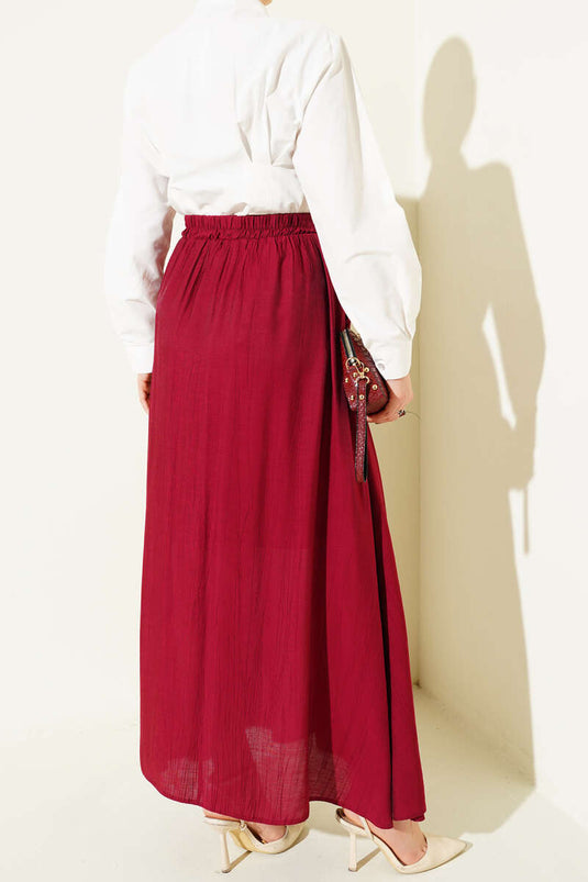 تنورة واسعة بتفاصيل جيب جانبي باللون القرمزي