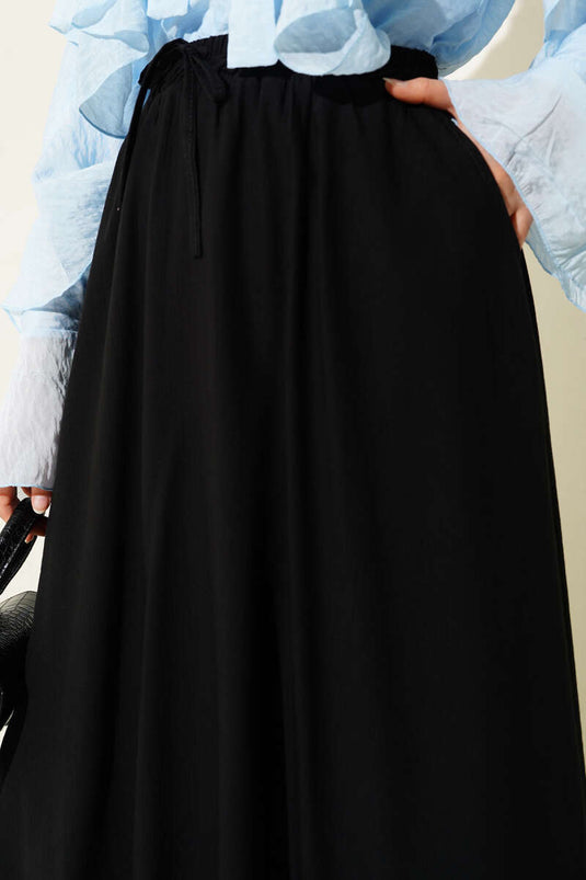 Jupe évasée noire avec détails latéraux de poche