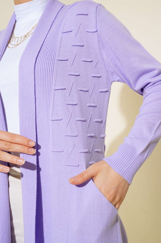 Strickjacke mit Seitennähten und Schnürung, Flieder