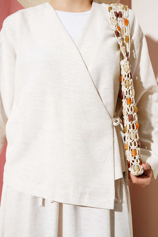 طقم من قطعتين من الكتان مع تنورة جانبية برباط من الحجر