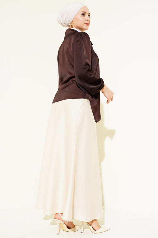 بلوزة ساتان برباط جانبي بني