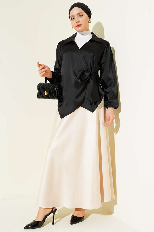 Blouse en satin noire à nouer sur le côté
