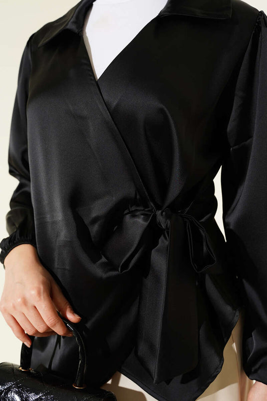 Blouse en satin noire à nouer sur le côté