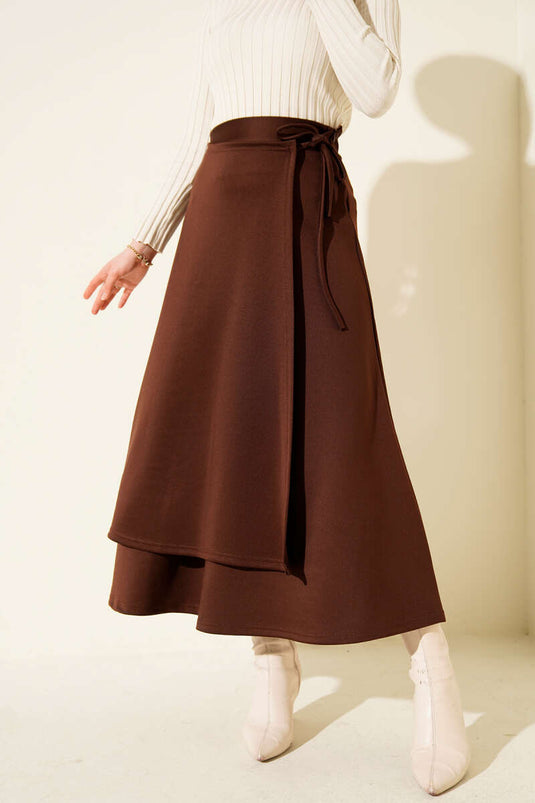 تنورة سكوبا بحبل جانبي بني