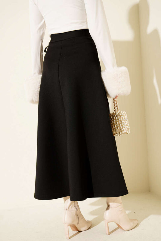 تنورة سكوبا بحبل جانبي أسود