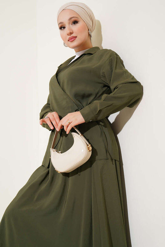 بدلة من قطعتين مع تنورة وحبل جانبي بلون كاكي