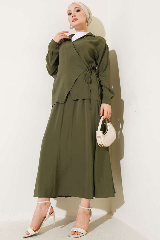 بدلة من قطعتين مع تنورة وحبل جانبي بلون كاكي